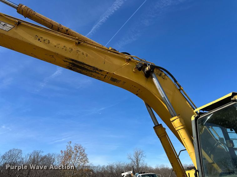 image for item DS3246 1996 Komatsu PC220LC-6 excavator