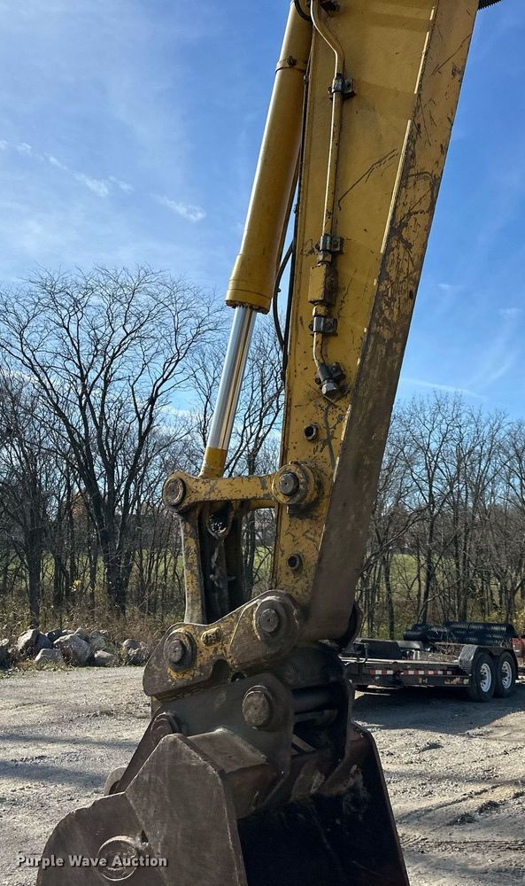 image for item DS3246 1996 Komatsu PC220LC-6 excavator