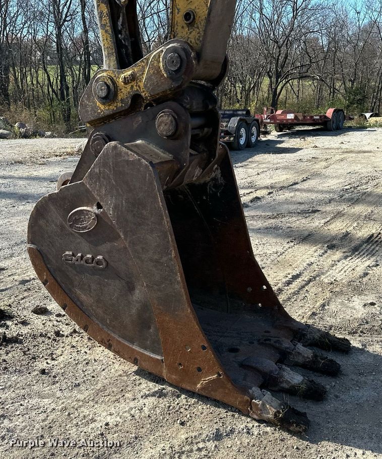 image for item DS3246 1996 Komatsu PC220LC-6 excavator