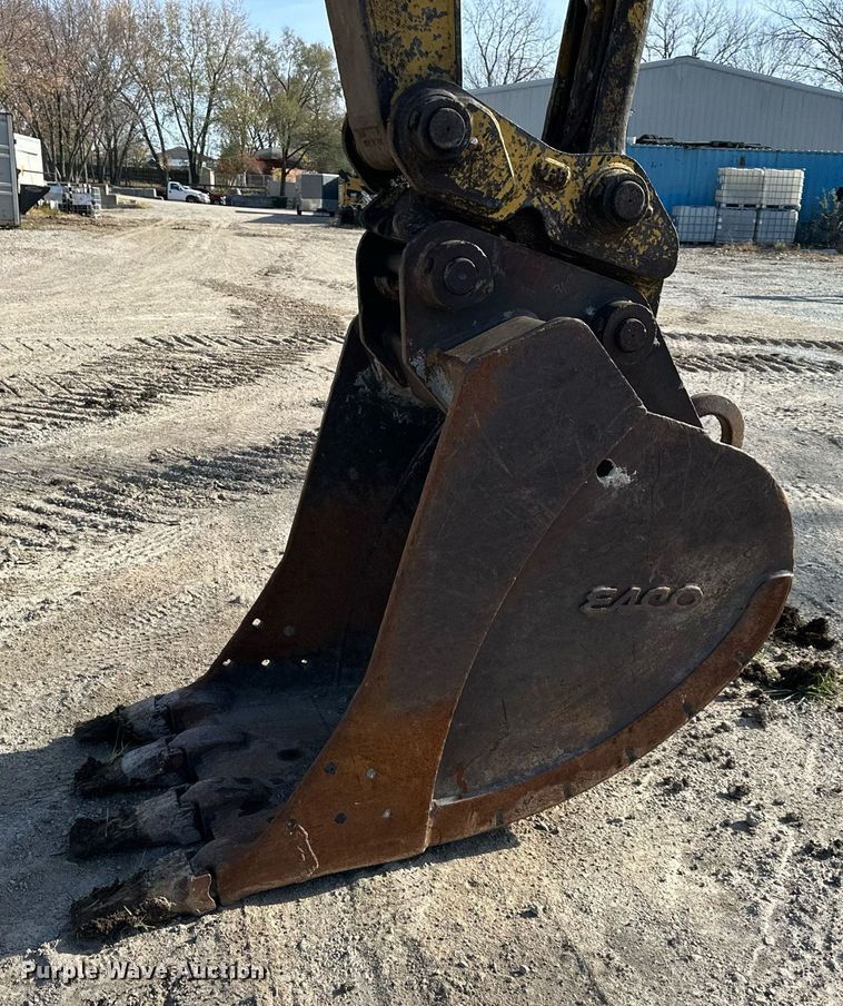 image for item DS3246 1996 Komatsu PC220LC-6 excavator