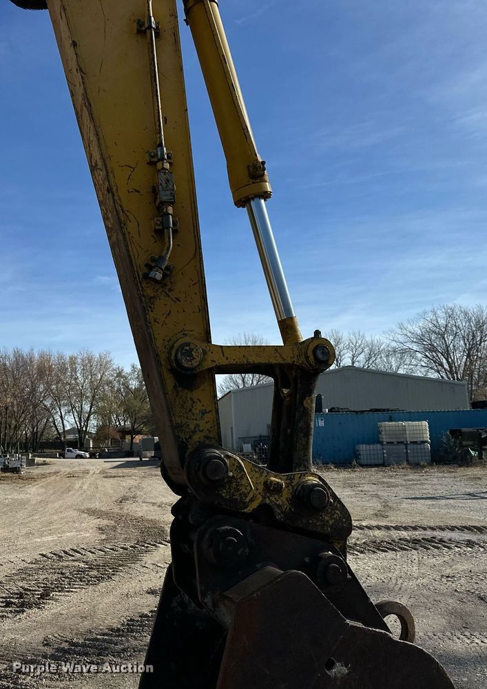 image for item DS3246 1996 Komatsu PC220LC-6 excavator