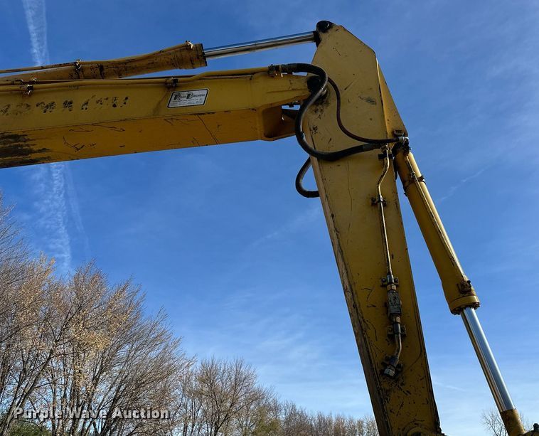 image for item DS3246 1996 Komatsu PC220LC-6 excavator