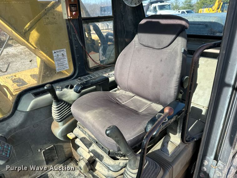 image for item DS3246 1996 Komatsu PC220LC-6 excavator