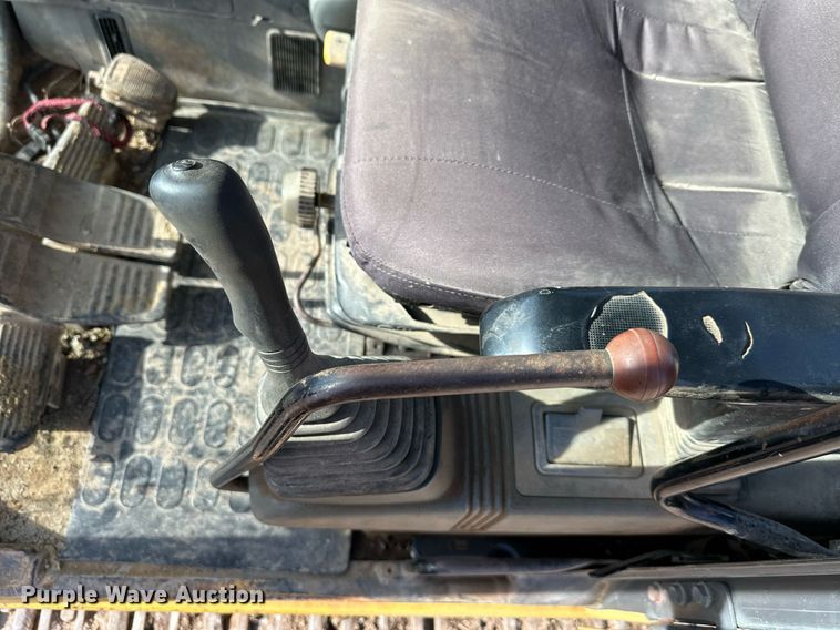 image for item DS3246 1996 Komatsu PC220LC-6 excavator