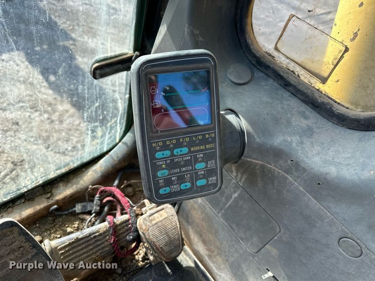 image for item DS3246 1996 Komatsu PC220LC-6 excavator