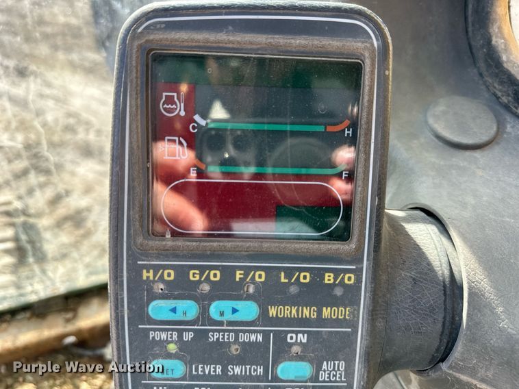 image for item DS3246 1996 Komatsu PC220LC-6 excavator