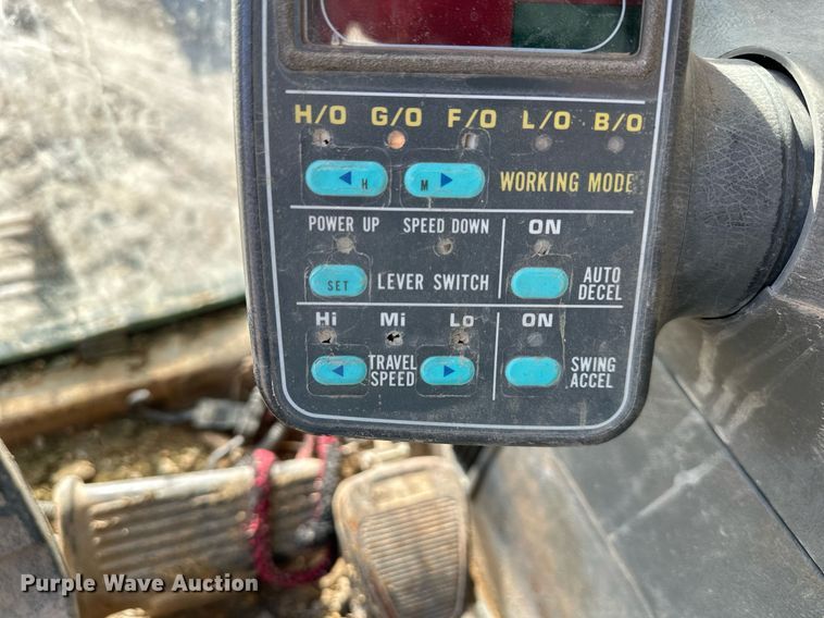 image for item DS3246 1996 Komatsu PC220LC-6 excavator