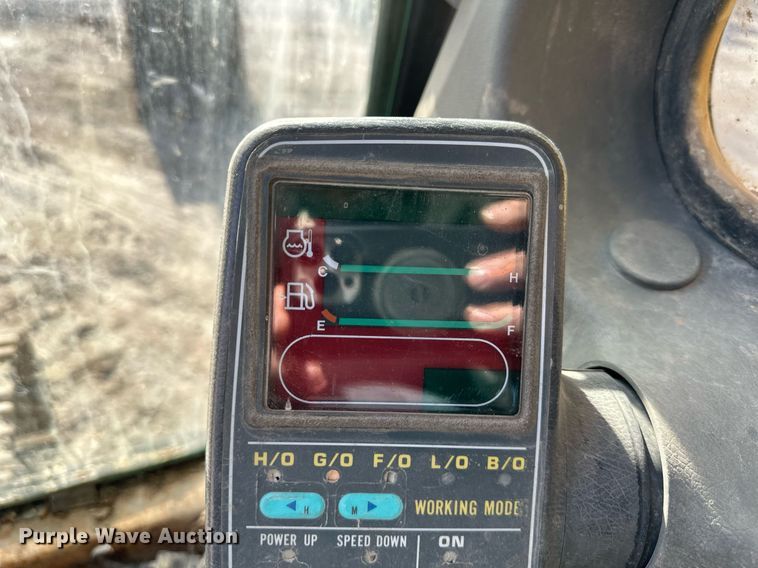 image for item DS3246 1996 Komatsu PC220LC-6 excavator