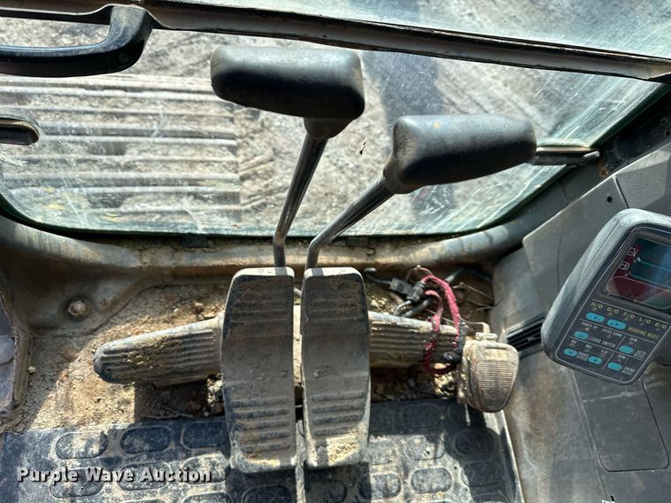 image for item DS3246 1996 Komatsu PC220LC-6 excavator