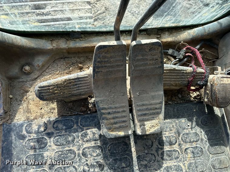 image for item DS3246 1996 Komatsu PC220LC-6 excavator