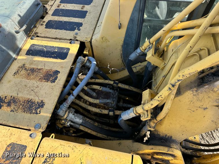image for item DS3246 1996 Komatsu PC220LC-6 excavator