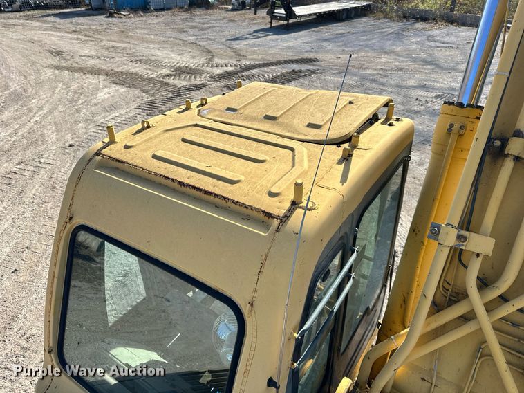 image for item DS3246 1996 Komatsu PC220LC-6 excavator