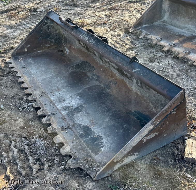 image for item DS3250 Caterpillar skid steer bucket