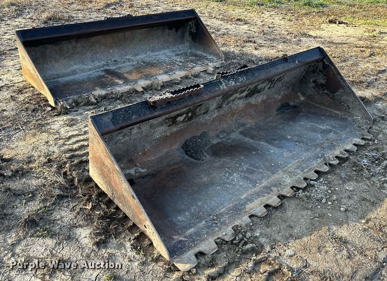 image for item DS3250 Caterpillar skid steer bucket