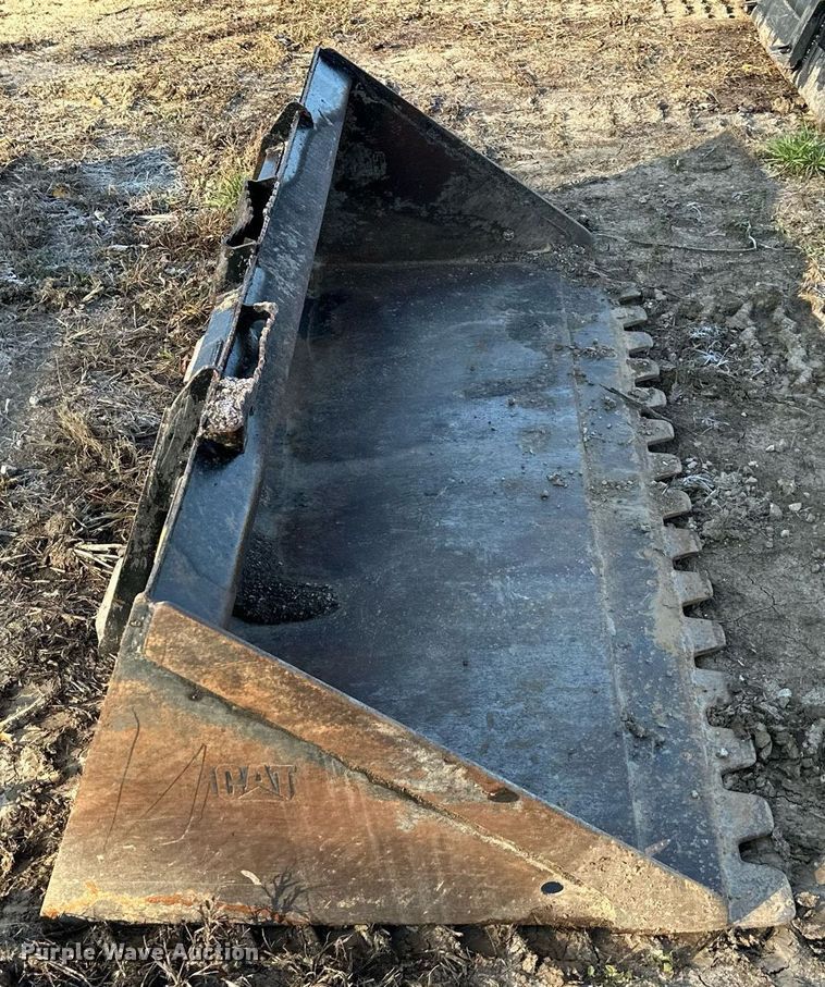 image for item DS3250 Caterpillar skid steer bucket