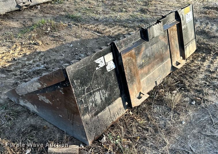 image for item DS3250 Caterpillar skid steer bucket