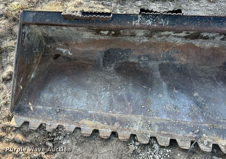 image for item DS3250 Caterpillar skid steer bucket