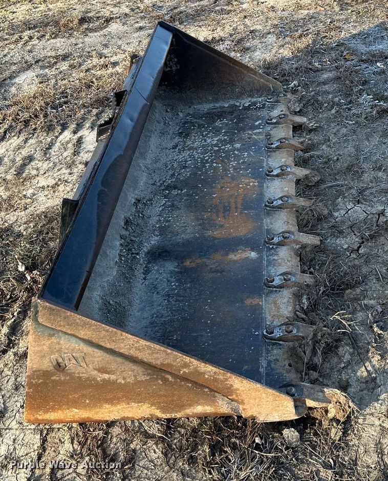 image for item DS3251 Caterpillar skid steer bucket