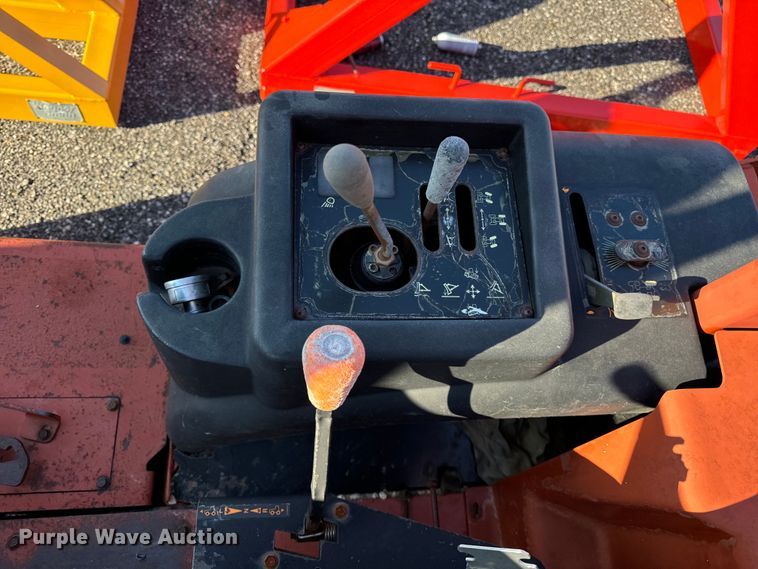 image for item DT2204 2005 Ditch Witch RT55 trencher