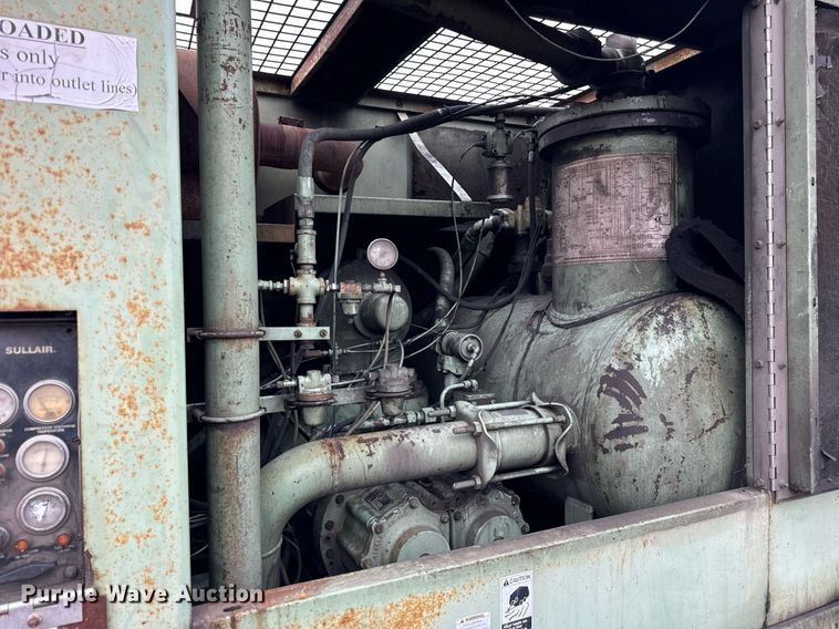 image for item DT2207 1999 Sullair 1600H air compressor