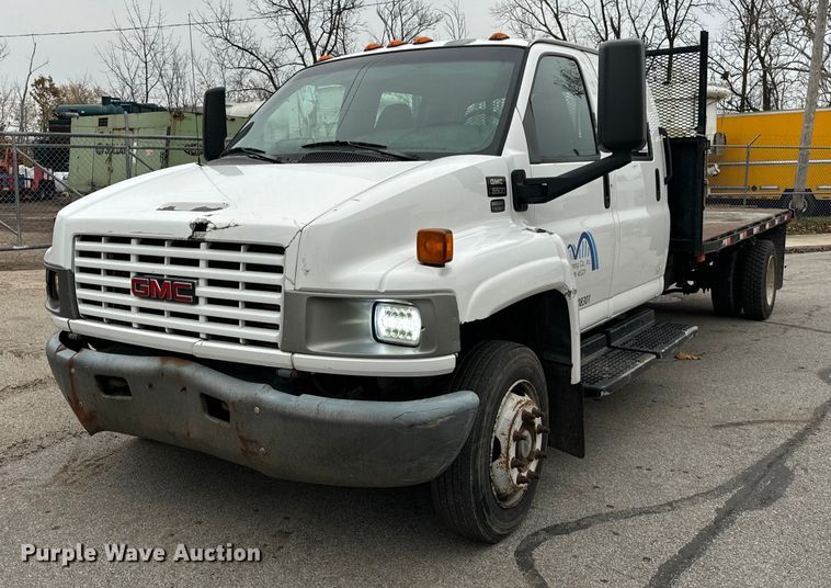 image for item DT2216 2007 GMC C5500 Crew Cab flatbed truck