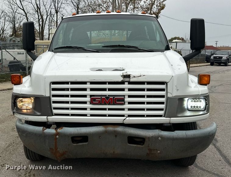 image for item DT2216 2007 GMC C5500 Crew Cab flatbed truck