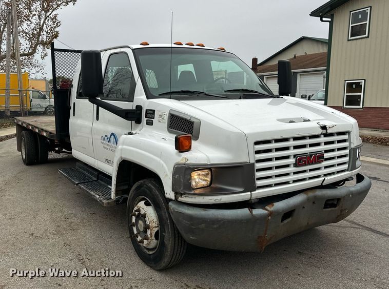 image for item DT2216 2007 GMC C5500 Crew Cab flatbed truck