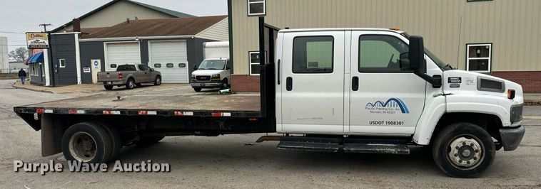 image for item DT2216 2007 GMC C5500 Crew Cab flatbed truck