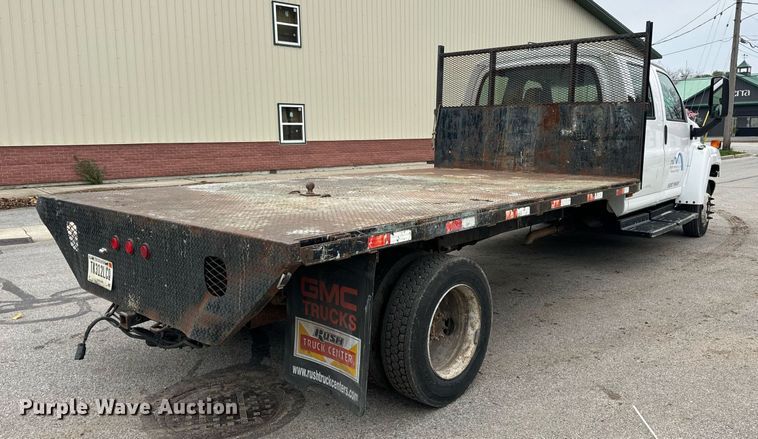 image for item DT2216 2007 GMC C5500 Crew Cab flatbed truck