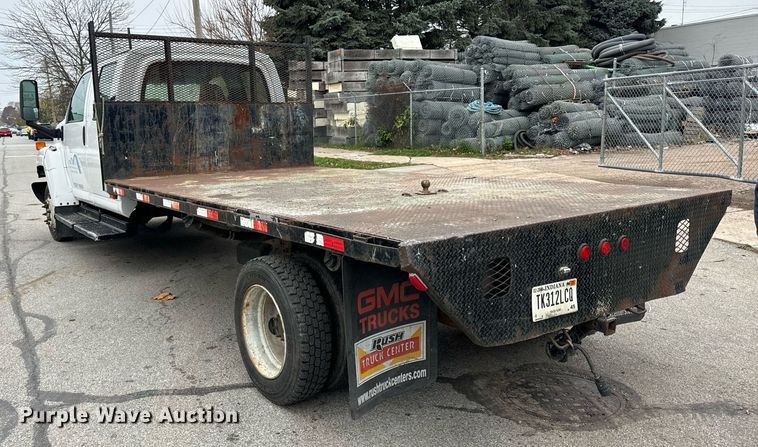 image for item DT2216 2007 GMC C5500 Crew Cab flatbed truck