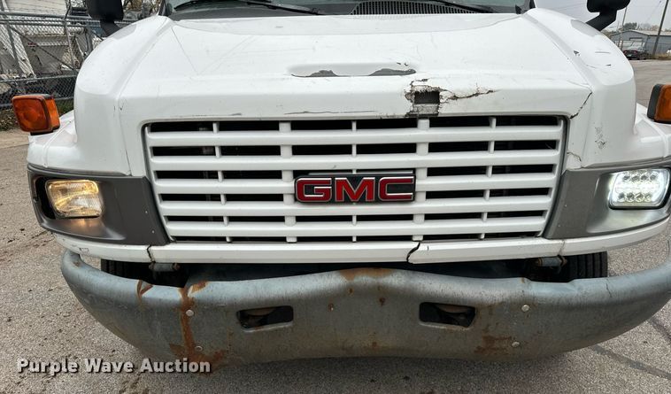 image for item DT2216 2007 GMC C5500 Crew Cab flatbed truck