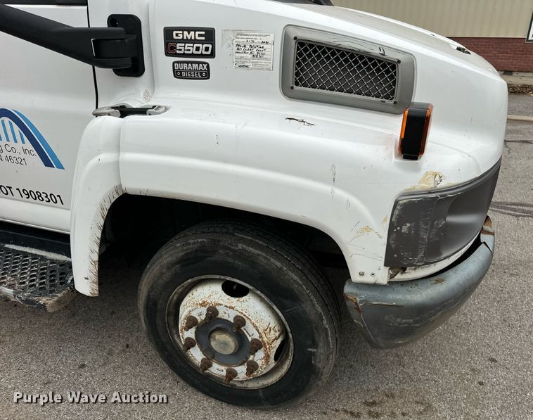 image for item DT2216 2007 GMC C5500 Crew Cab flatbed truck