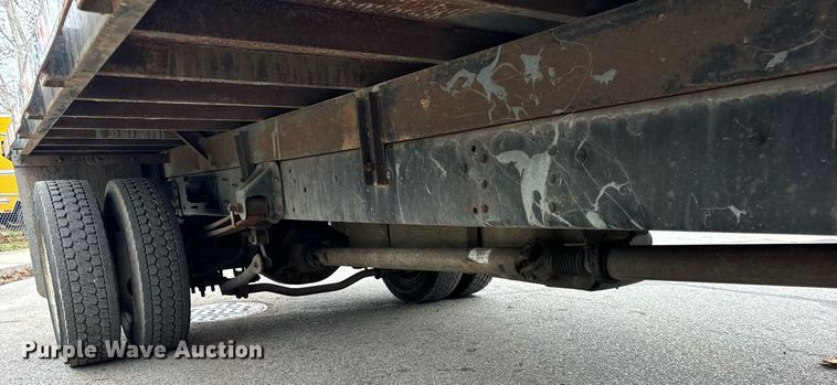 image for item DT2216 2007 GMC C5500 Crew Cab flatbed truck