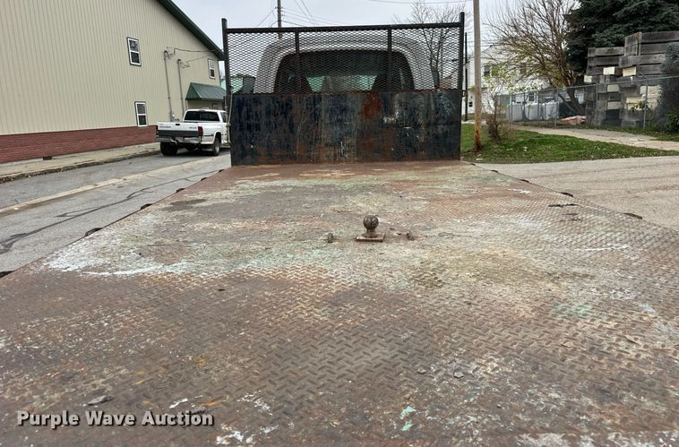 image for item DT2216 2007 GMC C5500 Crew Cab flatbed truck