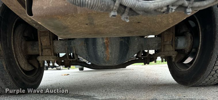 image for item DT2216 2007 GMC C5500 Crew Cab flatbed truck