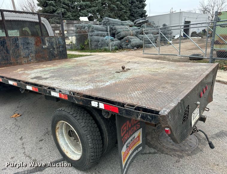 image for item DT2216 2007 GMC C5500 Crew Cab flatbed truck