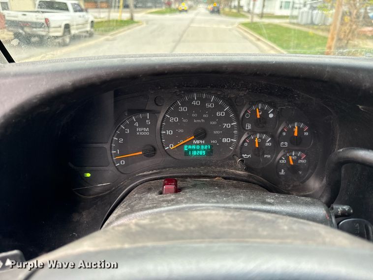 image for item DT2216 2007 GMC C5500 Crew Cab flatbed truck