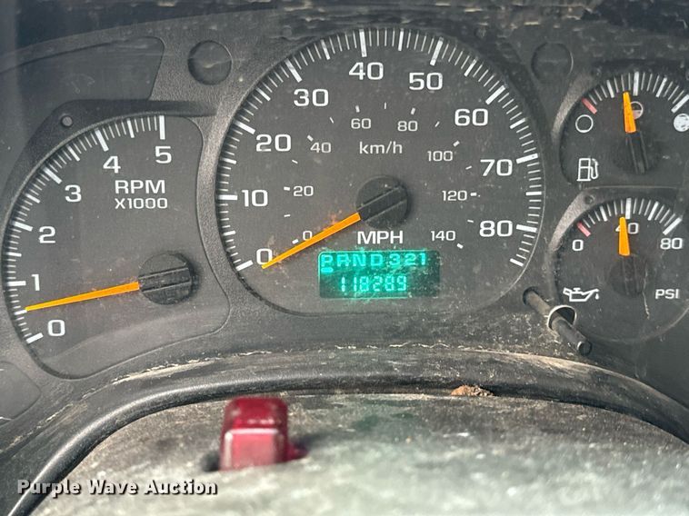 image for item DT2216 2007 GMC C5500 Crew Cab flatbed truck