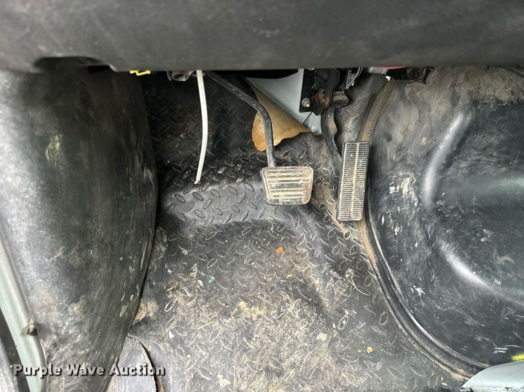 image for item DT2216 2007 GMC C5500 Crew Cab flatbed truck