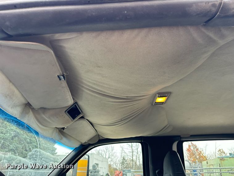 image for item DT2216 2007 GMC C5500 Crew Cab flatbed truck