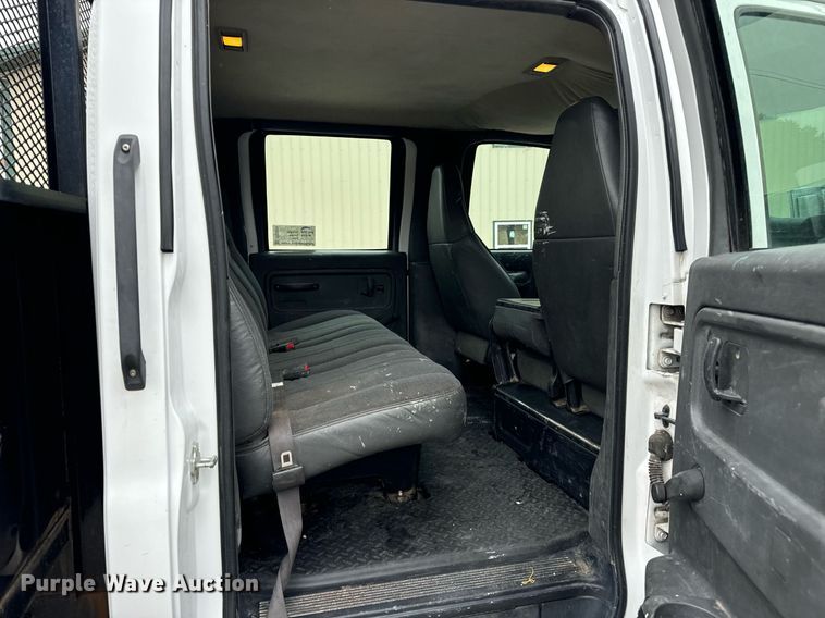 image for item DT2216 2007 GMC C5500 Crew Cab flatbed truck