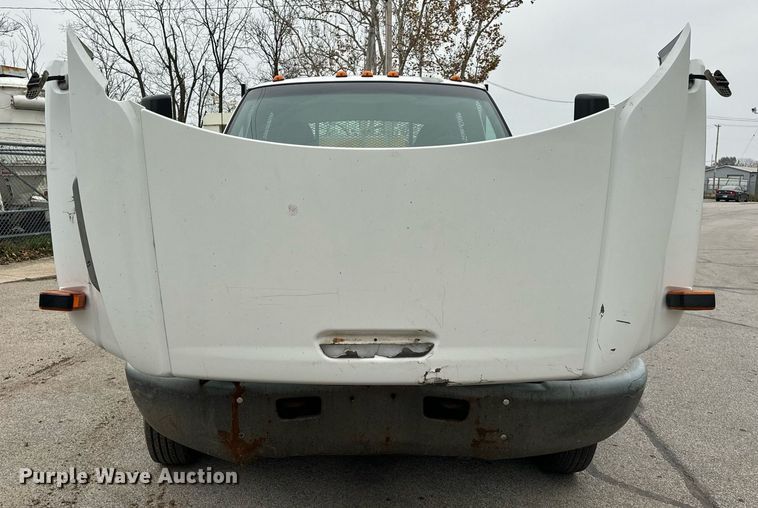 image for item DT2216 2007 GMC C5500 Crew Cab flatbed truck