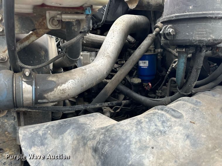 image for item DT2216 2007 GMC C5500 Crew Cab flatbed truck