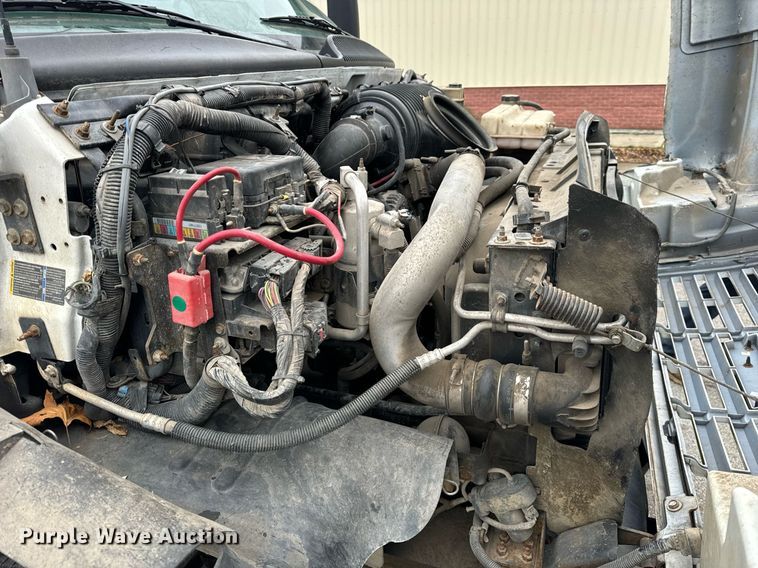 image for item DT2216 2007 GMC C5500 Crew Cab flatbed truck