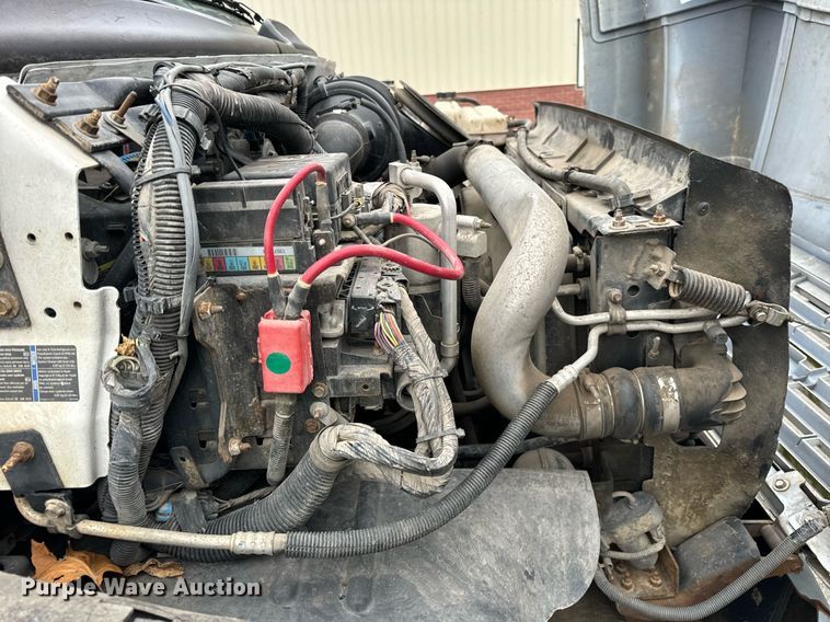 image for item DT2216 2007 GMC C5500 Crew Cab flatbed truck