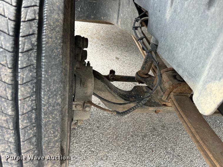 image for item DT2216 2007 GMC C5500 Crew Cab flatbed truck