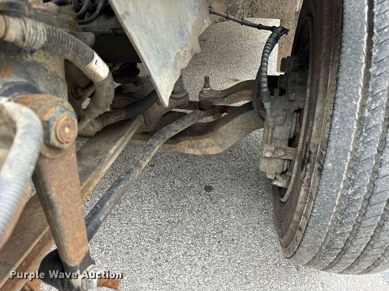 image for item DT2216 2007 GMC C5500 Crew Cab flatbed truck