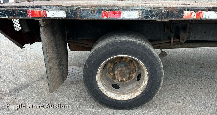 image for item DT2216 2007 GMC C5500 Crew Cab flatbed truck