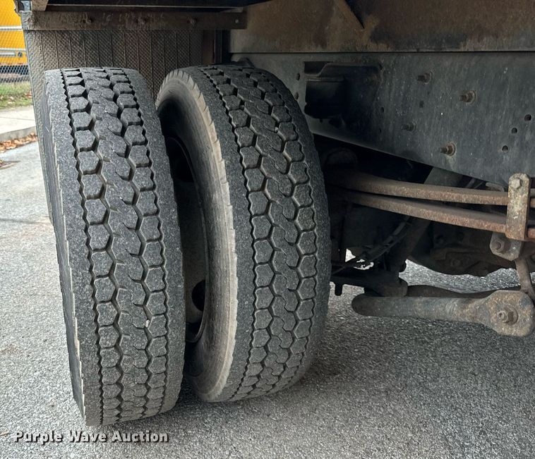 image for item DT2216 2007 GMC C5500 Crew Cab flatbed truck