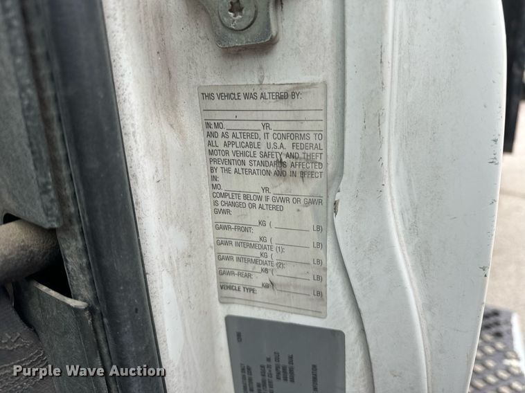 image for item DT2216 2007 GMC C5500 Crew Cab flatbed truck